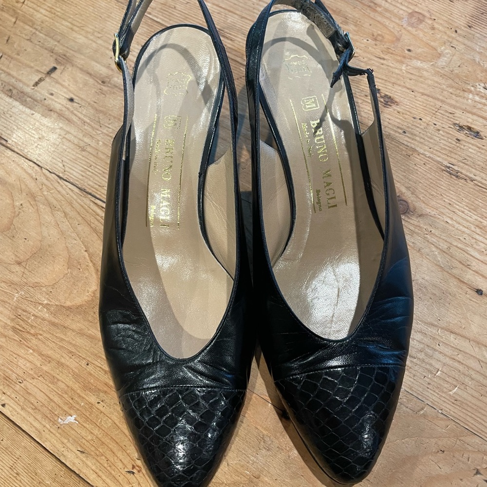 Bruno Magli Womens 2” slingback size 9